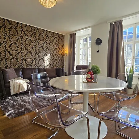 The Guild L L Castle L Old Town L Netflix * Thun