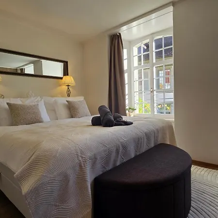 The Guild L L Castle L Old Town L Netflix * Thun