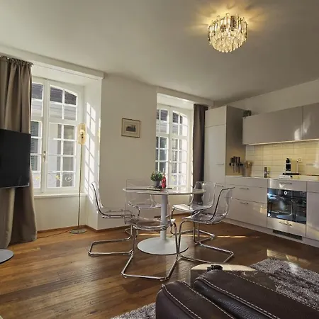 The Guild L L Castle L Old Town L Netflix Thun