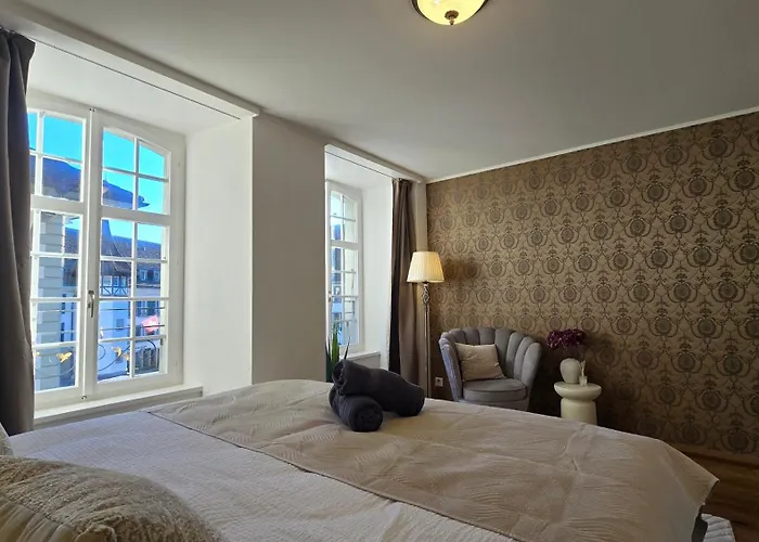 The Guild L L Castle L Old Town L Netflix *