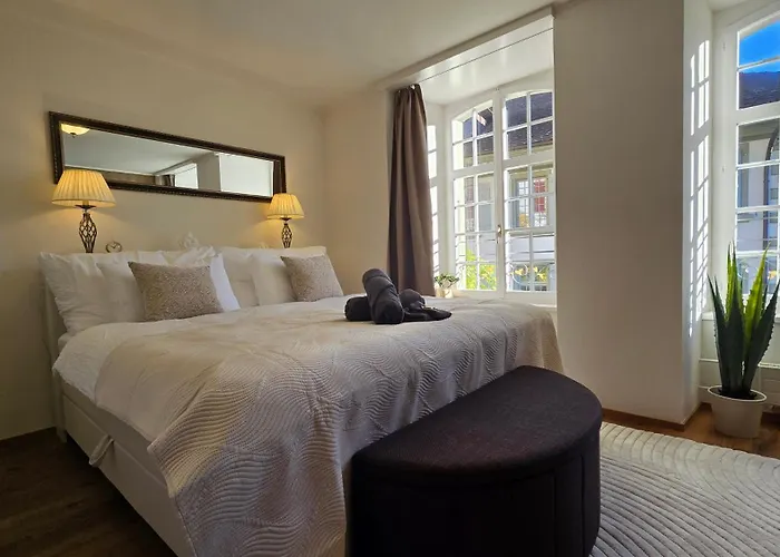 The Guild L L Castle L Old Town L Netflix * Thun