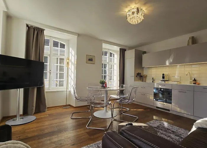 The Guild L L Castle L Old Town L Netflix Thun