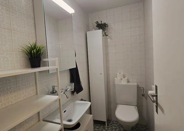 The Guild L L Castle L Old Town L Netflix 公寓 图恩